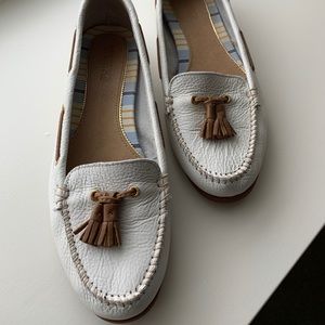 Sperry flats - white and tan
